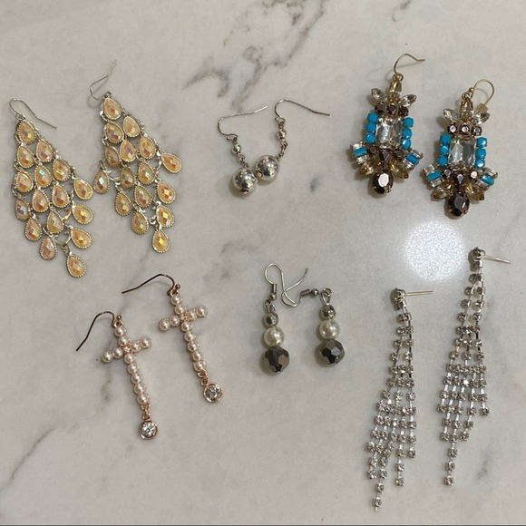 Lot of 6 Pairs of Bling Studded Dangle Earrings - Picture 1 of 5